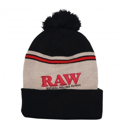 Touca preta e bege com pompom e inscrição RAW bordada