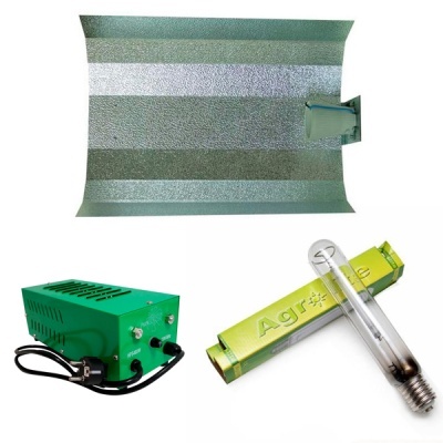 Kit de iluminação com refletor metálico, reator verde e lâmpada em embalagem verde