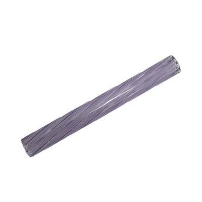 Rolo de fio lilás entrelaçado