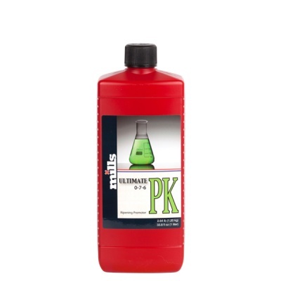 Frasco vermelho de produto químico Ultimate PK com rótulo e tampa preta
