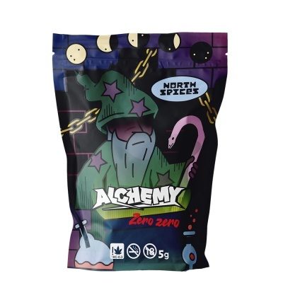 Pacote de produto com feiticeiro desenhado, textos NORTH SPICES, ALCHEMY, Zero zero e símbolos de THC 0.3 e 5g