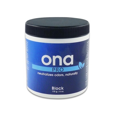 Bloco para neutralizar odores ona PRO numa embalagem branca com rótulo azul.