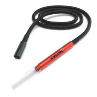 Cabo com ponta metálica branca e corpo vermelho com texto WOSAI