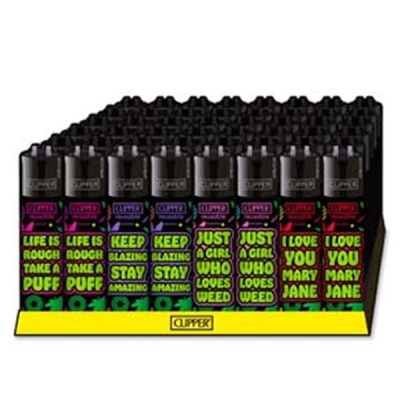 Caixa de isqueiros Clipper com textos coloridos em fundo preto na base amarela