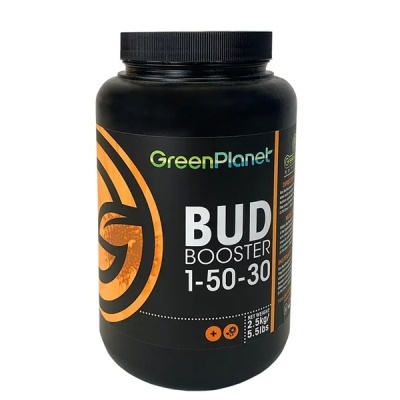 Recipiente preto de plástico com rótulo GreenPlanet BUD BOOSTER 1-50-30 e gráfico laranja