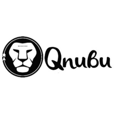 Logótipo preto e branco de leão com texto Qnubu