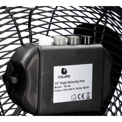 Ventoinha preta de 16 polegadas com caixa de controlo e botões coloridos e etiqueta informativa