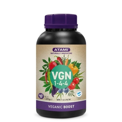 Frasco preto com tampa roxa e rótulo bege com frutas e legumes, Atami VEGANIC BOOST.