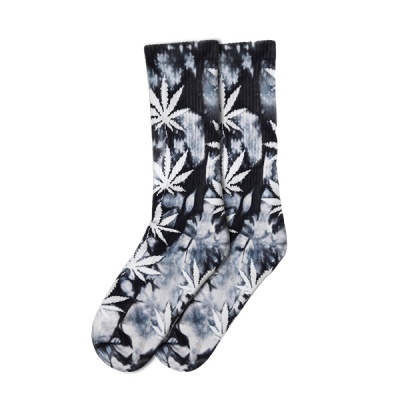 Meias tie-dye preto, branco e cinza com folhas brancas de cânhamo