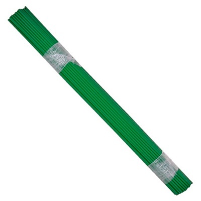 Varas finas verdes agrupadas com fita adesiva
