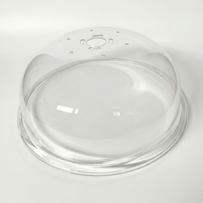 Tampa plástica transparente em forma de cúpula com furos no topo