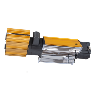 Projetor amarelo e preto com lente clara e dissipador de calor amarelo