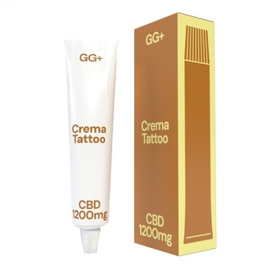 Tubos de creme para tatuagens com texto GG+ Crema Tattoo CBD 1200mg