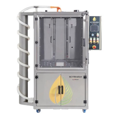 Máquina industrial SC Filtration com painel de controlo e tubo em espiral lateral