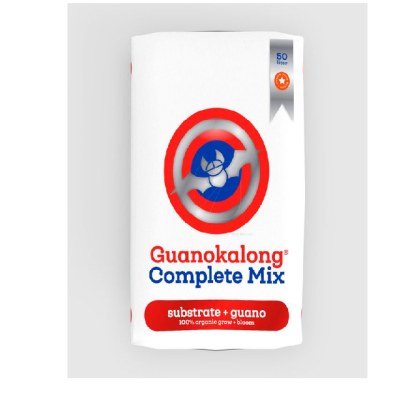 Saco branco de substrato com texto vermelho e azul e selo indicando 50 litros