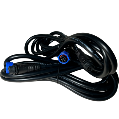 Cabo elétrico preto com conectores azul e preto