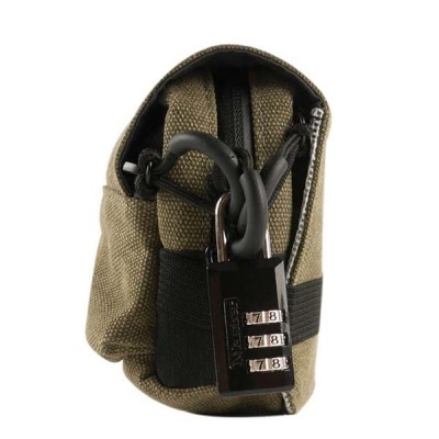 Bolsa pequena de tecido cáqui com cadeado de combinação preto