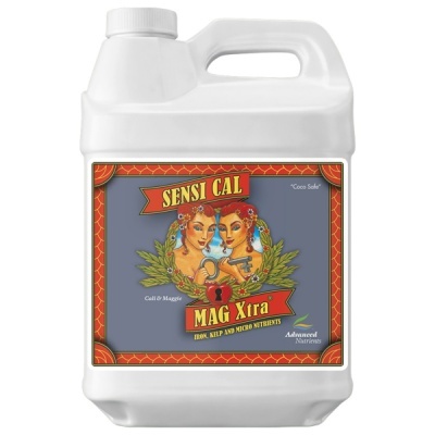 Frasco branco com etiqueta colorida e texto SENSI CAL MAG Xtra.