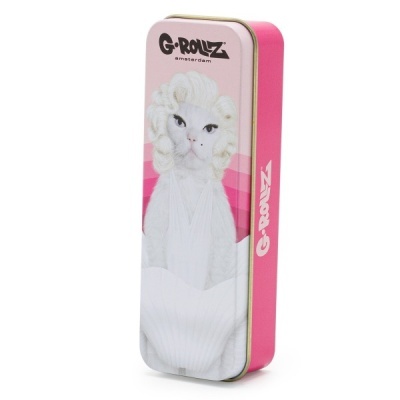 Estojo metálico com desenho de gato vestido e texto G-ROLLZ