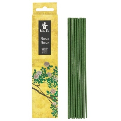 Paus de incenso verdes Rosa da marca Koto Do com embalagem amarela decorada com ramos de rosa.