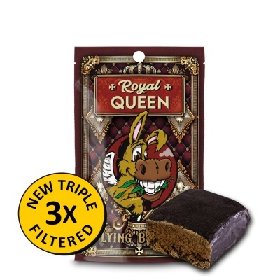 Embalagem vermelha e dourada com texto Royal Queen e desenho de burro; selo amarelo 3X filtered e produto marrom escuro em frente