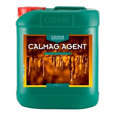 Recipiente verde com etiqueta 'CALMAG AGENT' e tampa vermelha