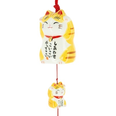 Móbile com dois gatos da sorte Maneki-neko em cerâmica com padrão castanho e branco