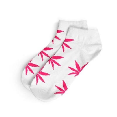 Meias curtas brancas com folhas rosa