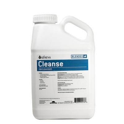 Frasco branco de plástico com rótulo azul e branco de produto de limpeza Cleanse
