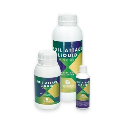 Três frascos brancos de fertilizante Soil Attack Liquid