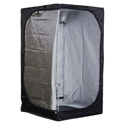 Tenda de cultivo em tecido preto com interior refletor prateado e porta aberta de fecho