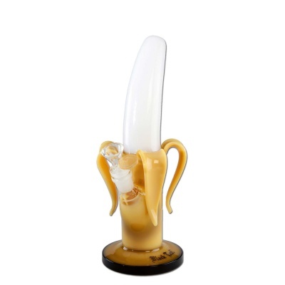 Bong de vidro em forma de banana com base preta e texto