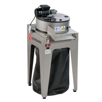 Máquina industrial MASTERTRIMMERS cinzenta com motor preto e saco coletor preto