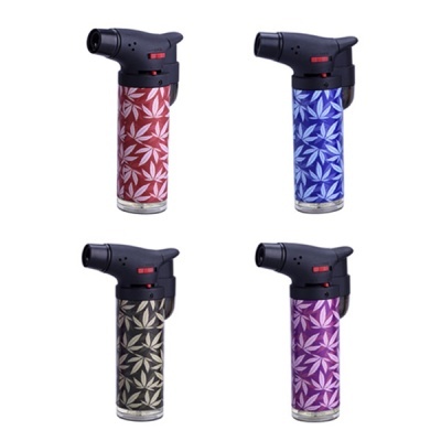 Quatro isqueiros de maçarico com padrão de folhas em vermelho, azul, preto e roxo