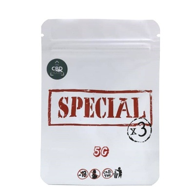 Embalagem branca com fecho marcada com SPECIAL, selo THE CBD LOOK, 5G, x3 e ícones de advertência.