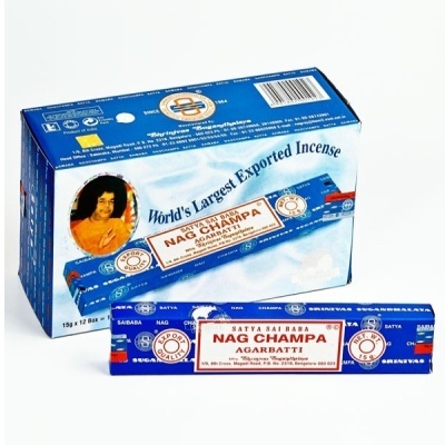 Pacote e caixa de incenso Nag Champa com design azul e texto em inglês e português.