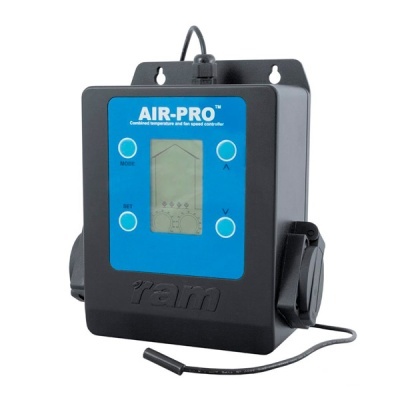 Controlador AIR-PRO temperatura e ventilador em caixa preta com painel azul e botões
