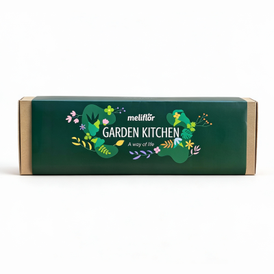 Embalagem verde escura com flores coloridas e texto meliflôr GARDEN KITCHEN A way of life