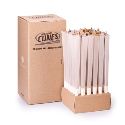 Caixa castanha de cartão e cones de papel pré-enrolados