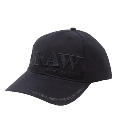 Boné preto com logo RAW e textos relacionados a rolling papers