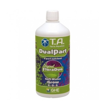Frasco branco com rótulo verde e azul de nutriente líquido para plantas