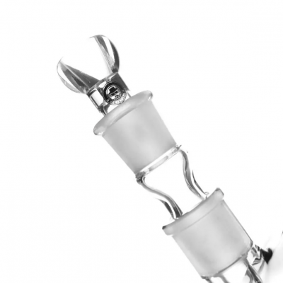 Acessório de vidro translúcido com juntas jateadas e bocal metálico