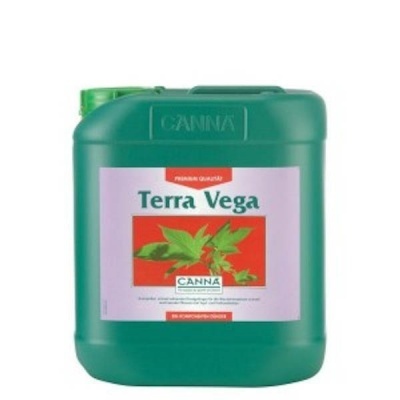 Recipiente verde com etiqueta Terra Vega e CANNA com imagem de planta