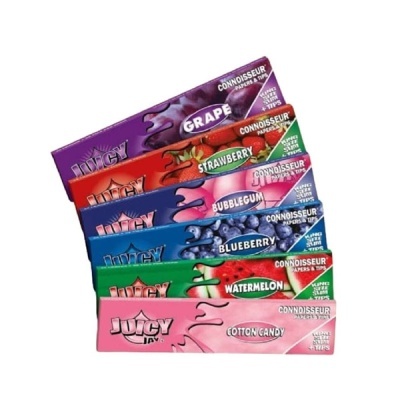 Cinco caixas coloridas de papéis para enrolar da marca JUICY JAYS com diferentes sabores e embalagens variadas.