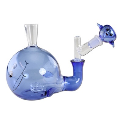 Cachimbo de vidro azul translúcido em forma de baleia sorridente