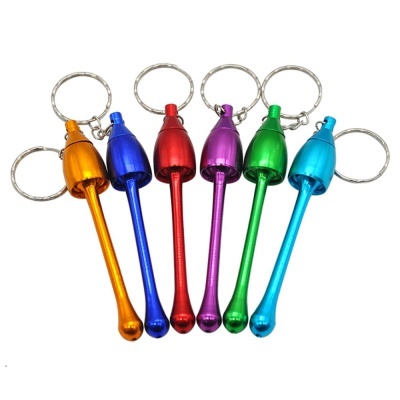 Chaveiros metálicos coloridos com formato alongado e brilhante