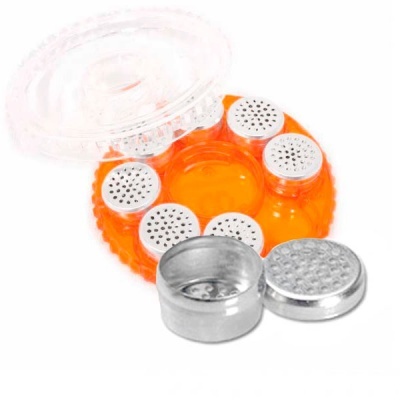 Organizador redondo laranja para especiarias com tampas metálicas furadas e tampa transparente