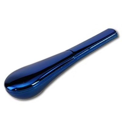 Instrumento azul metálico com formato cilíndrico