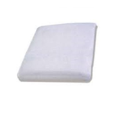 Colchão branco de espuma com contornos arredondados
