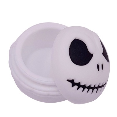 Caixa pequena de silicone branca com tampa de caveira preta